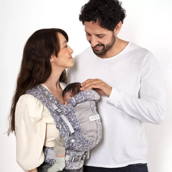 Porte-bébé PhysioCarrier 2 Blue Leopard - Édition limitée - Fenêtre d'aération 0-36m