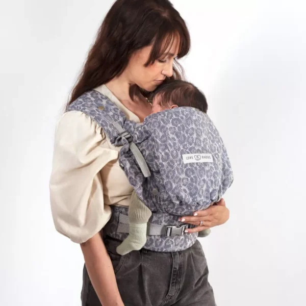 Porte-bébé PhysioCarrier 2 Blue Leopard - Édition limitée - Fenêtre d'aération 0-36m