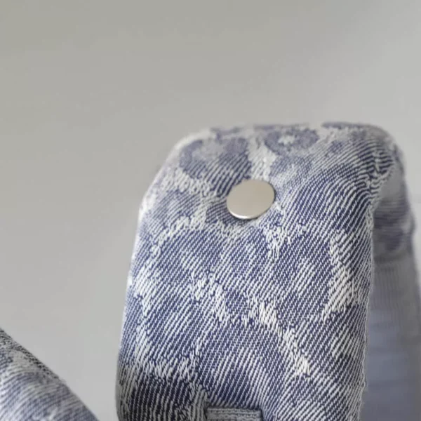 Porte-bébé PhysioCarrier 2 Blue Leopard - Édition limitée - Fenêtre d'aération 0-36m